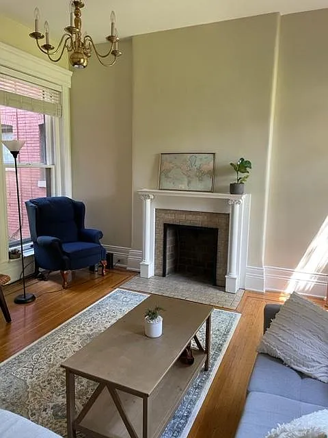 1 bed, 1.5 bath, 1000 sqft, $1,095 — Photo 2