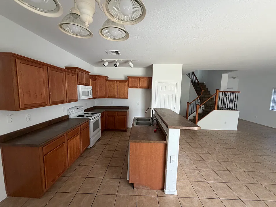 1267 E Trellis Rd