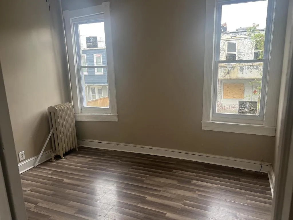 2200 Baker St — Photo 4