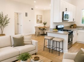 4540 Hazeltine Ave, Sherman Oaks, CA