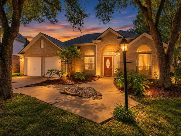 313 Arbor Cir, League City, TX 77573
