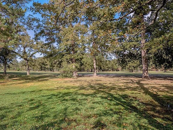 3rd image of 24468 Country Club Dr