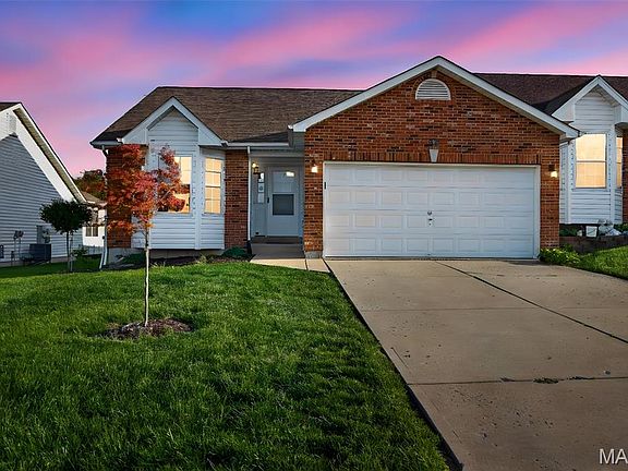 2nd image of 1043 Arlington Way