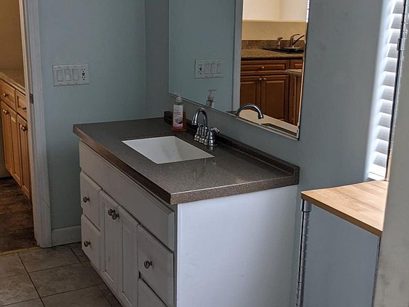 5th image of 612 12th Ave #1