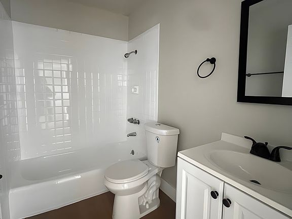5th image of 11204-10 S Broadway #211