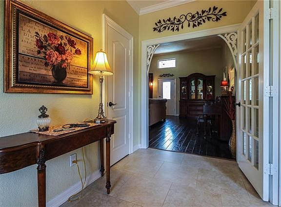 3rd image of 217 Schreiber Dr