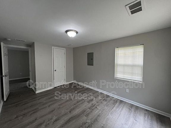 3rd image of 3333 Wisconsin St