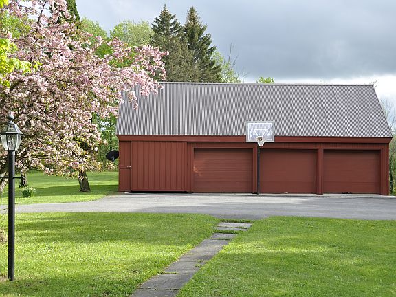 4 Bay Barn w/ cement floor.