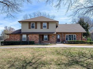 12401 Askew Dr, Grandview, MO 64030
