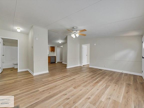 5th image of 335 Lauren Mill Dr