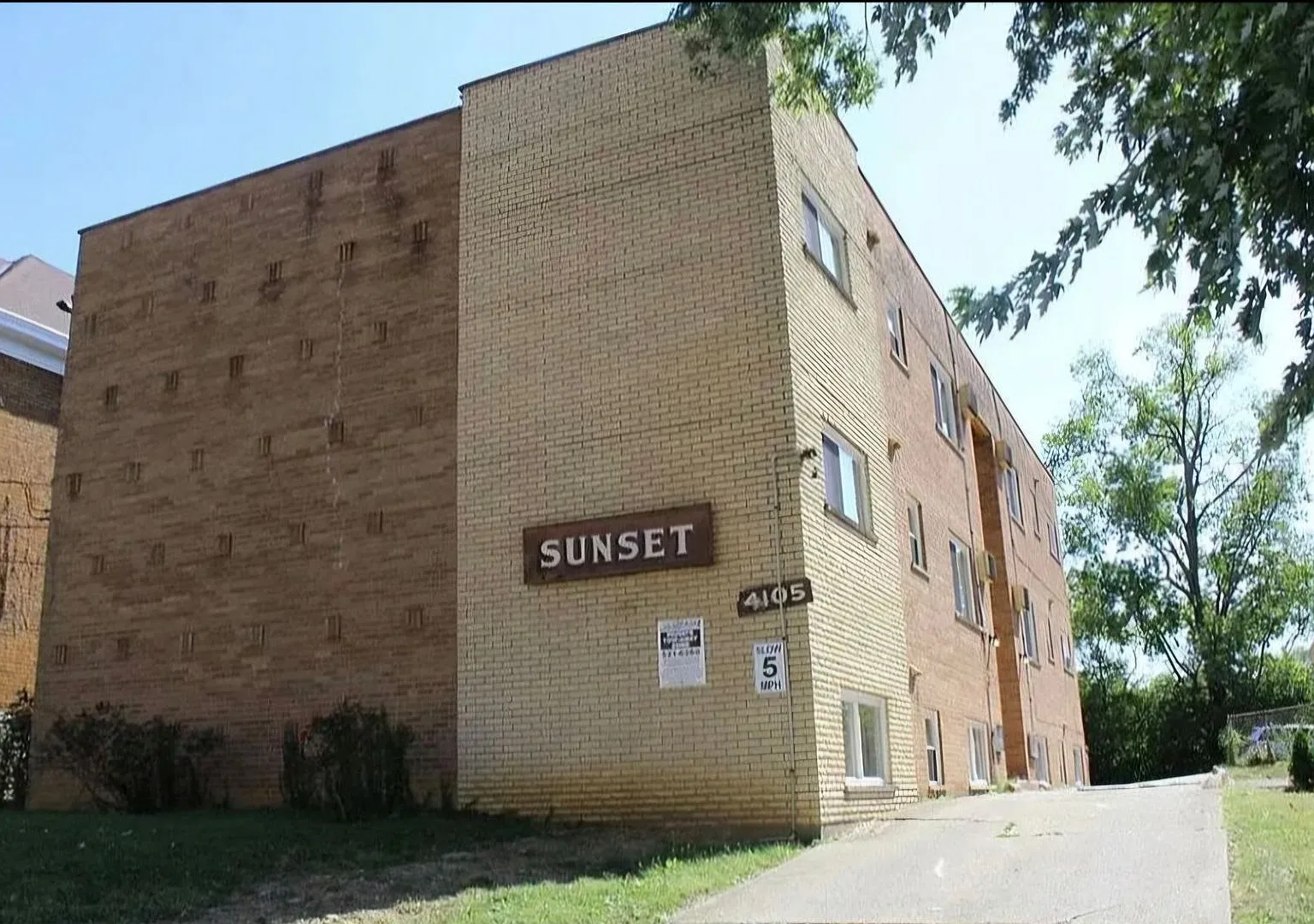 Charming 11 unit building featuring 1-Bedroom Apartments West Price Hill — Photo 1