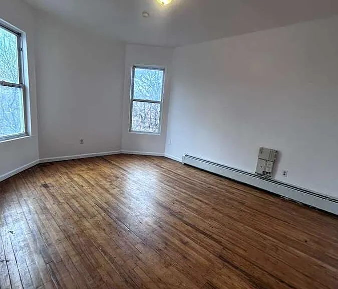 296 Woodworth Ave — Photo 2