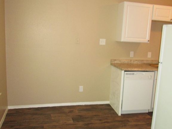 4th image of 616 Londonderry Ln APT 102