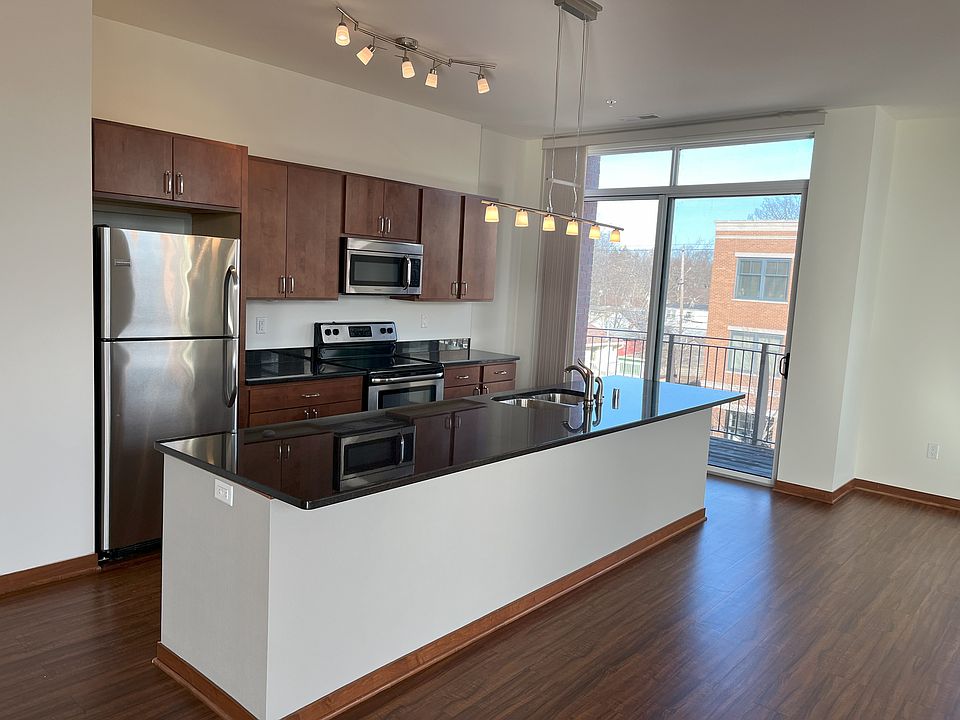 1st image of 4523 N Oakland Ave #301