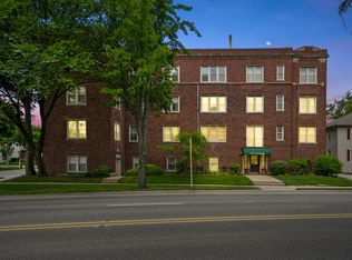 600 N La Grange Rd APT A2, La Grange Park, IL
