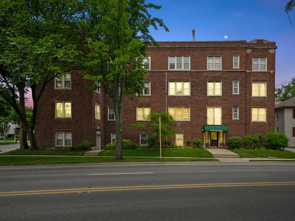 600 N La Grange Rd APT A2, La Grange Park, IL 60526