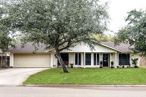 1st image of 2707 Cypress Dr