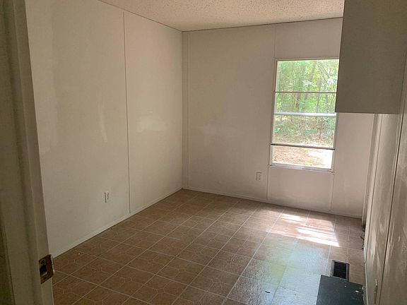 4th image of 27930 Bonnie Ln