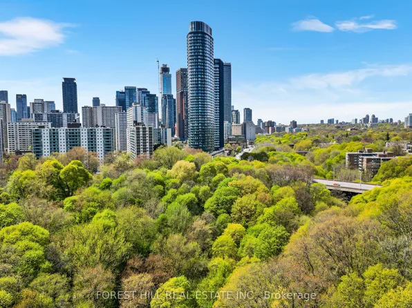 575 Bloor St E #503, Toronto, ON M4W 0B2