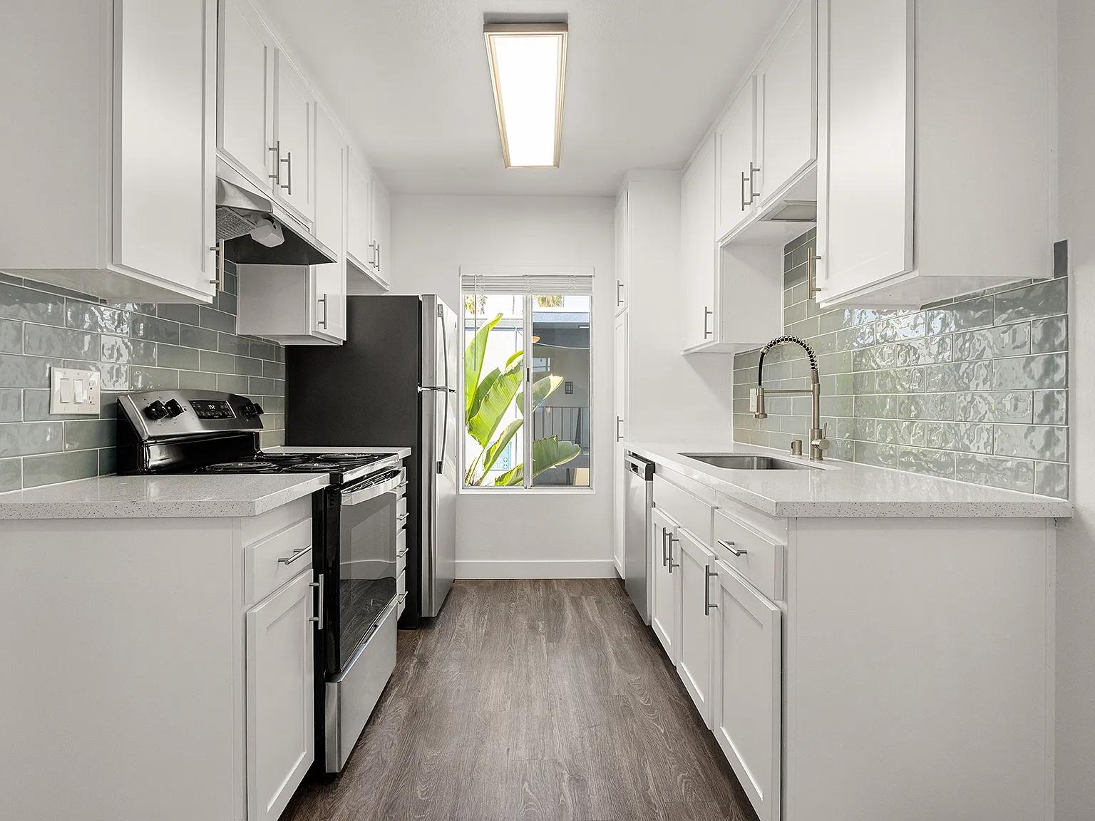Palms Apartments — Photo 2