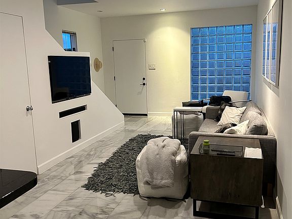 5th image of 4241 Buena Vista St APT 8