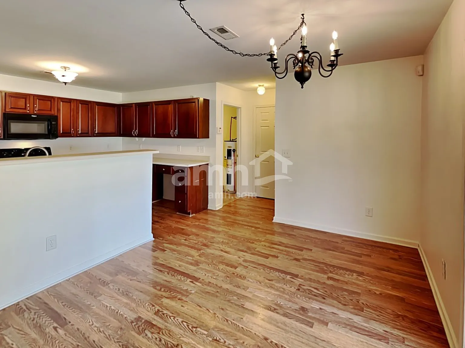 4 bed, 2.5 bath, 2546 sqft, $2,550 — Photo 3