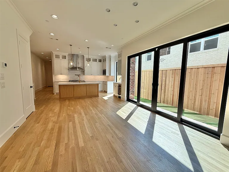 4423 Emerson Ave — Photo 3