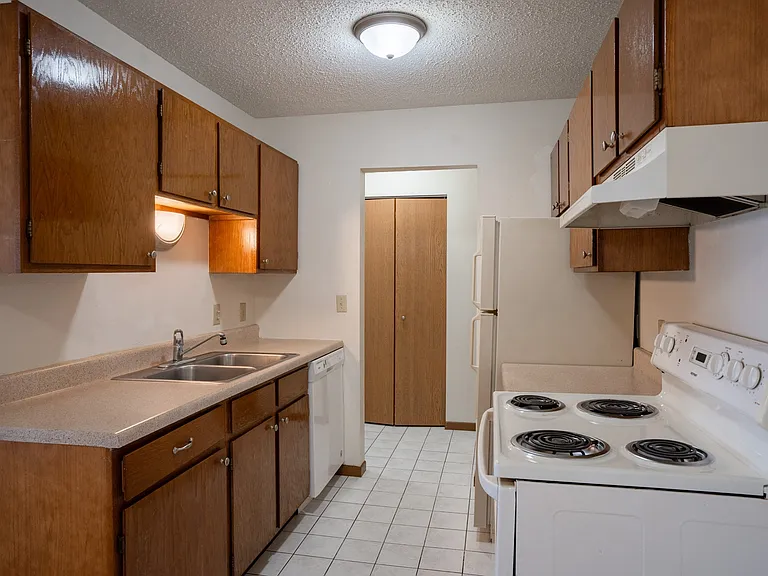 Fargo, ND Bella Vista Apartments | Kitchen