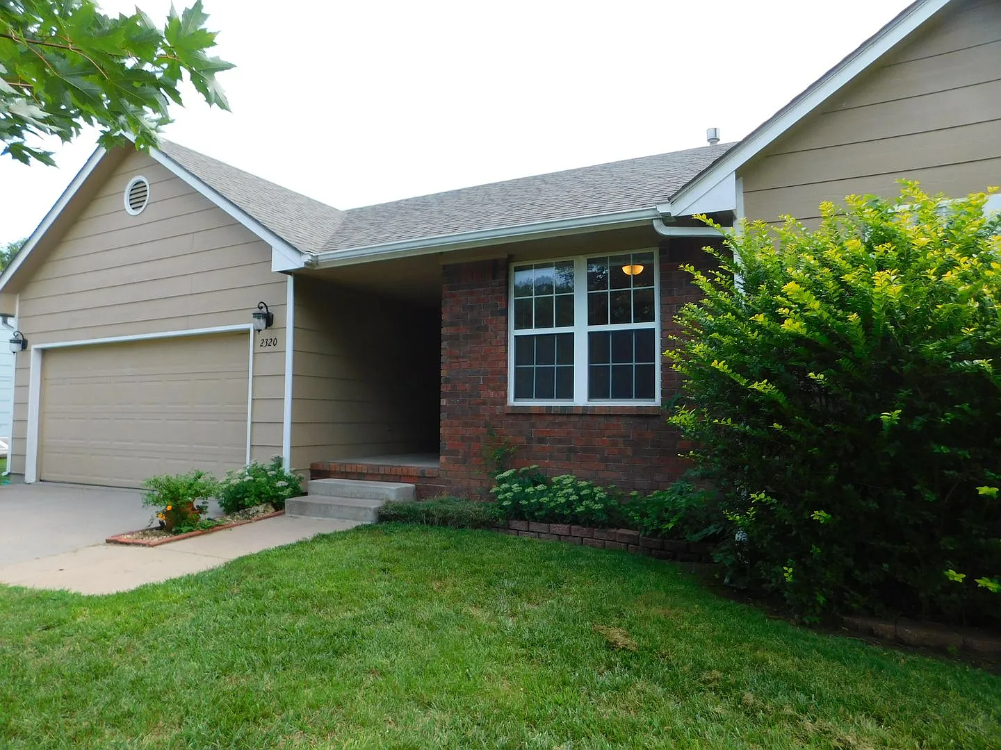 *Coming Soon* 2320 Gentry Lane - 4 Bed / 2 Bath $2,000 — Photo 3