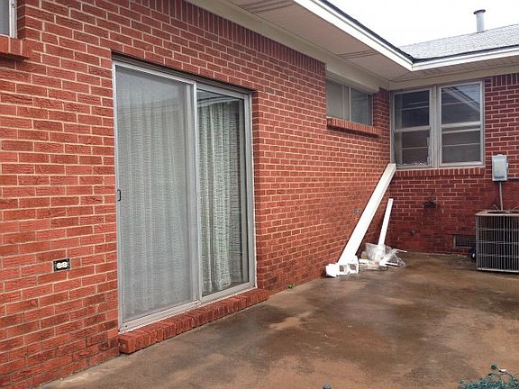 4th image of 925 W Creek St