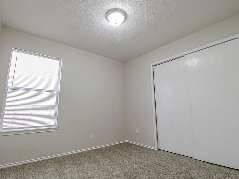 511 Mathis Mdw — Photo 16