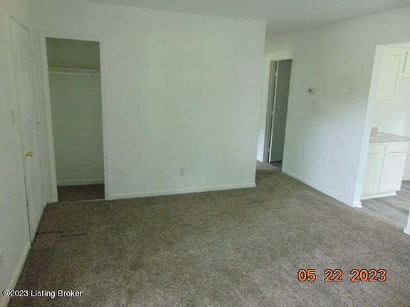 3rd image of 105 Valley View Dr