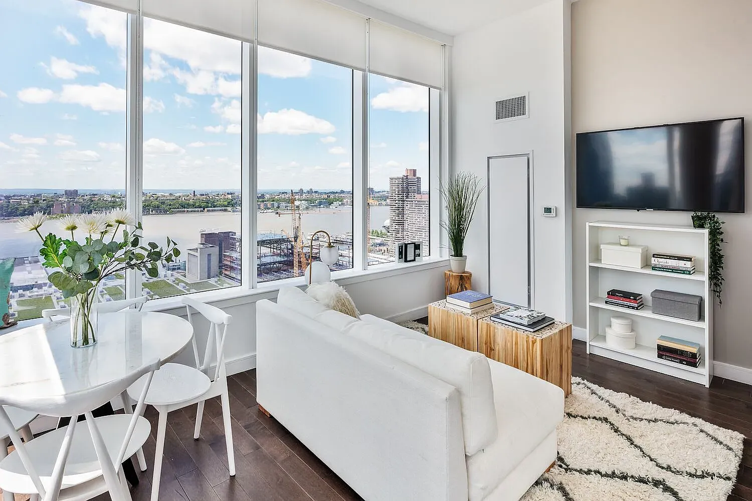 515 West 36th Street — Photo 4