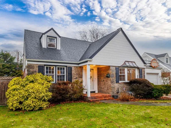 419 Woodbridge Road, Rockville Centre, NY 11570