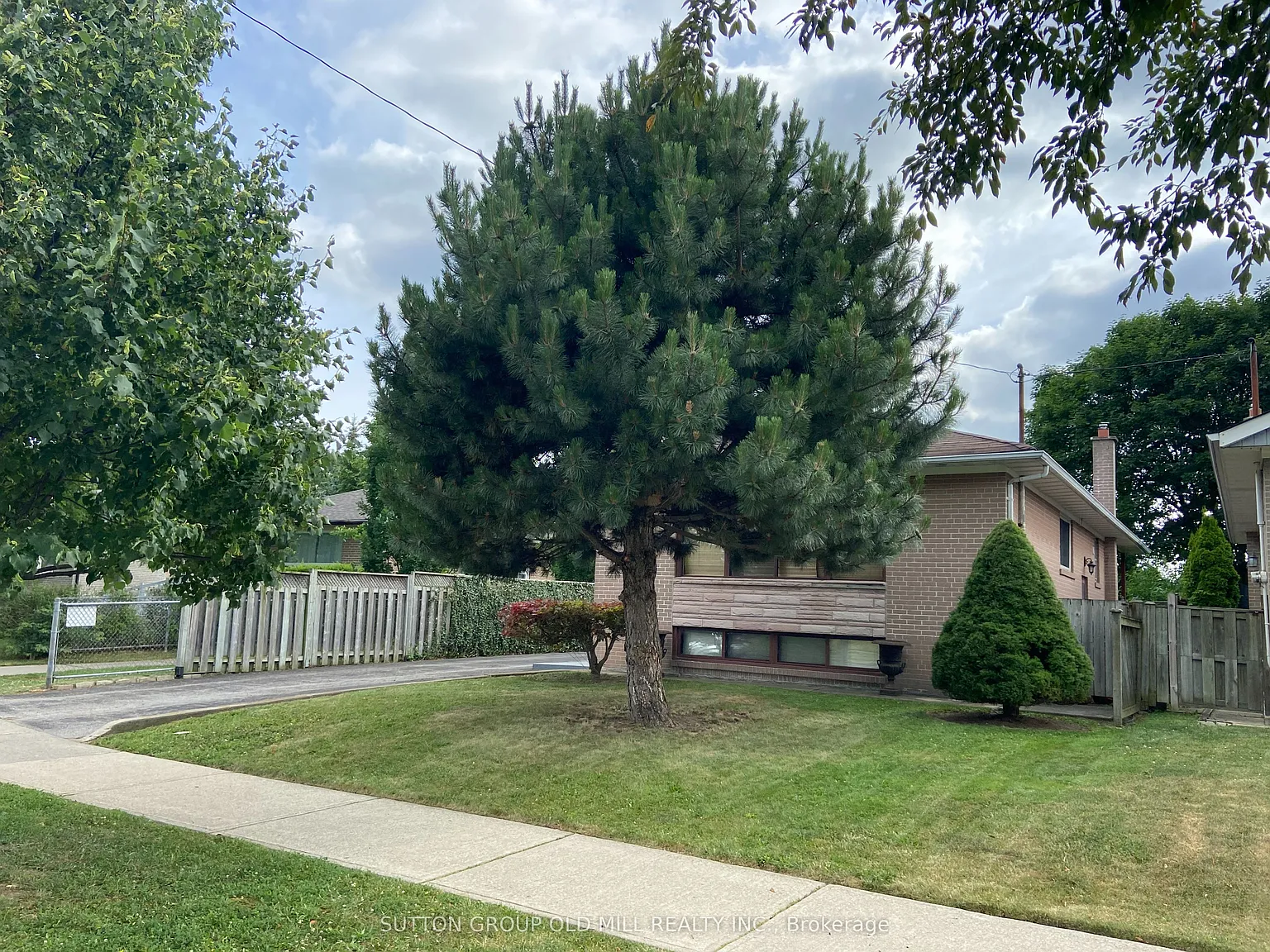 4 bed, $4,200 — Photo 1