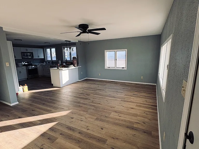 235 S Railroad Ave — Photo 2