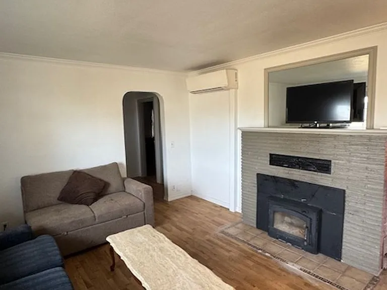 685 Beall Ln — Photo 2