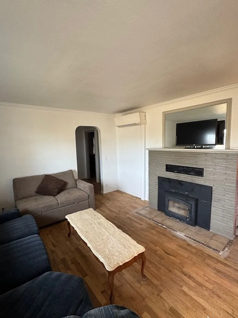 Building Photo - 685 Beall Ln