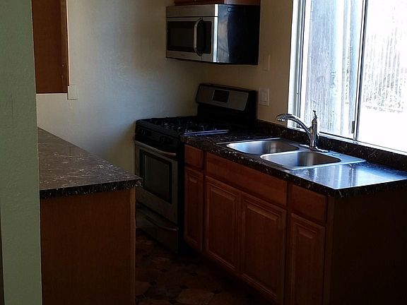 2nd image of 522 25th St