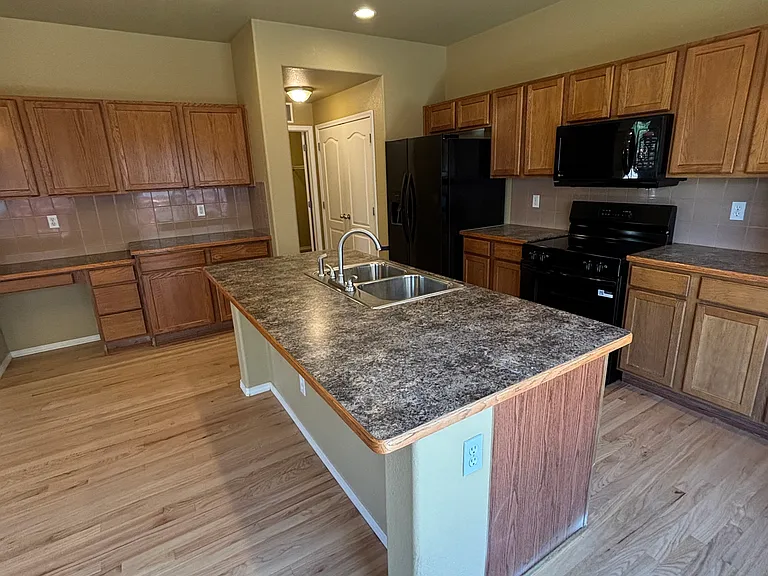 6594 Silverwind Cir — Photo 8