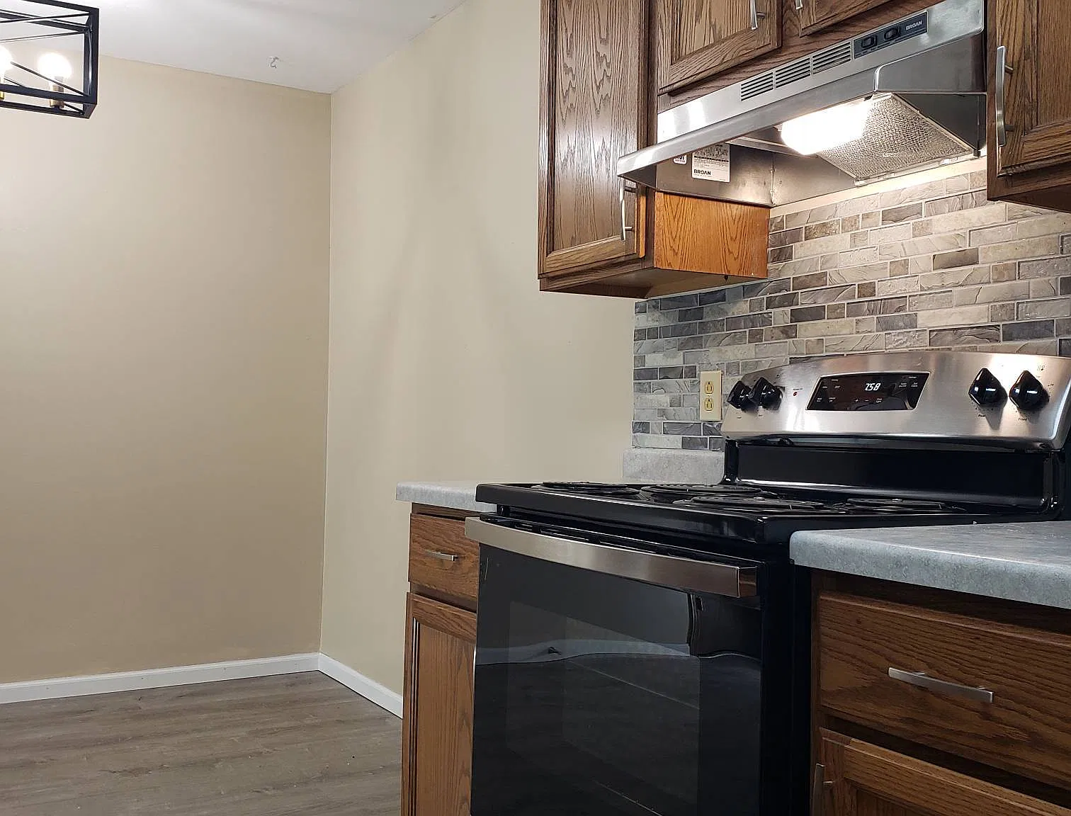 550 Waterloo Road - 4 — Photo 1