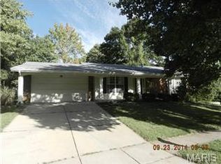1270 Pinrun Dr, Ballwin, MO