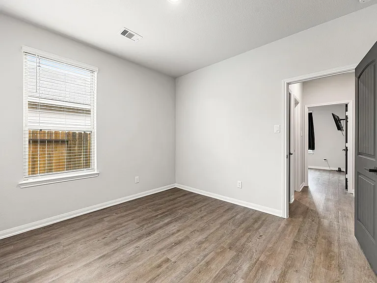 11323 Cora Ln — Photo 32