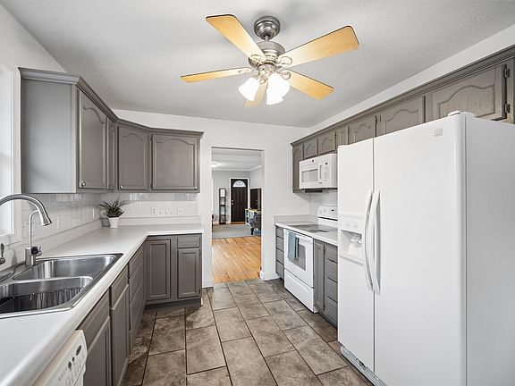 5th image of 1989 SW 9th St