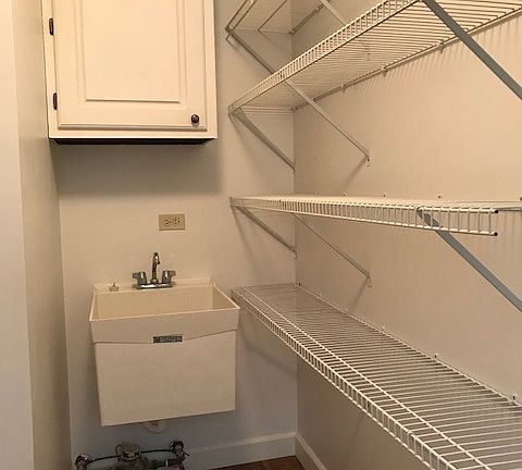 4th image of 1910 Heatherway Ln Unit 15