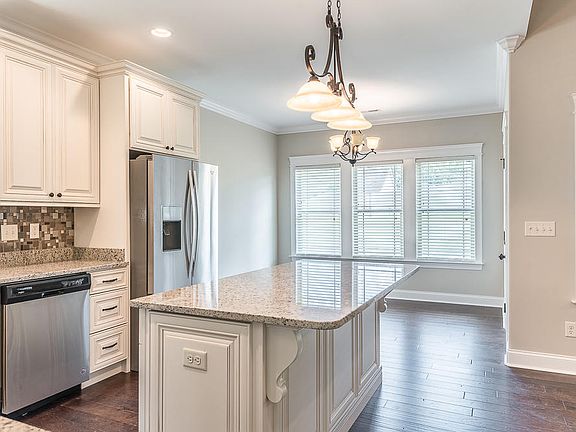 5th image of 628 Kailors Cove Cir
