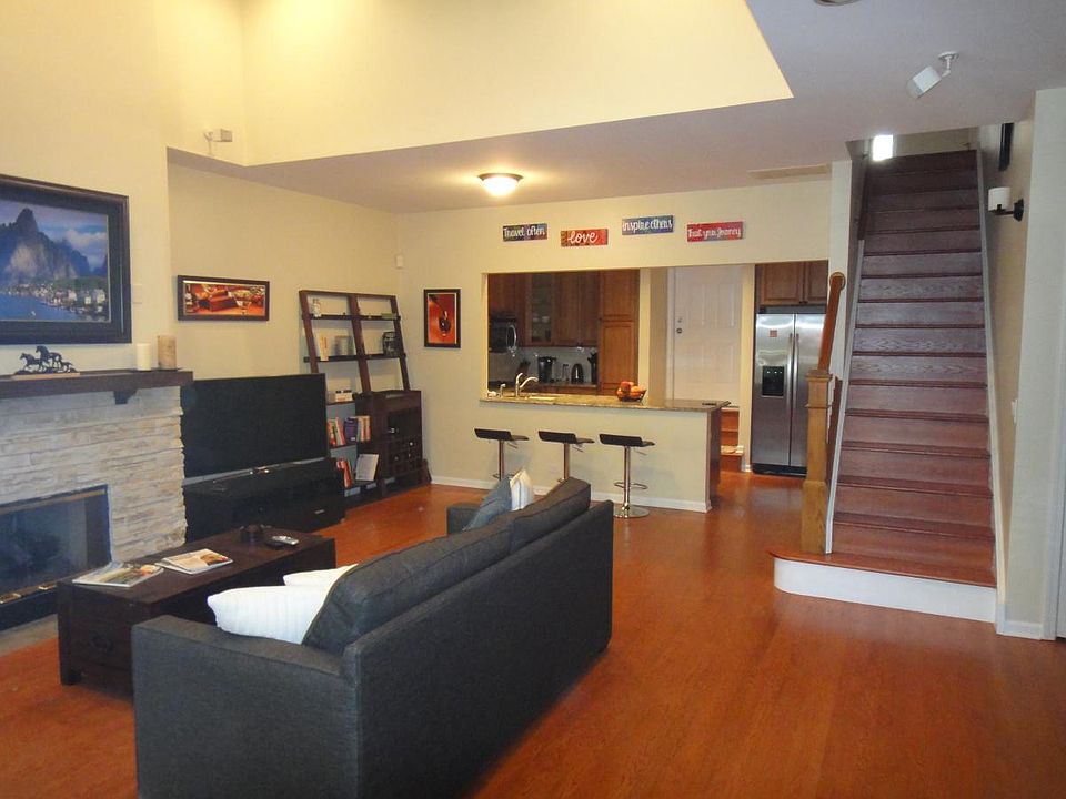 1st image of 2040 N Lincoln Ave #C-132