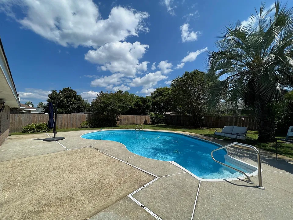 1406 Connemara Cir