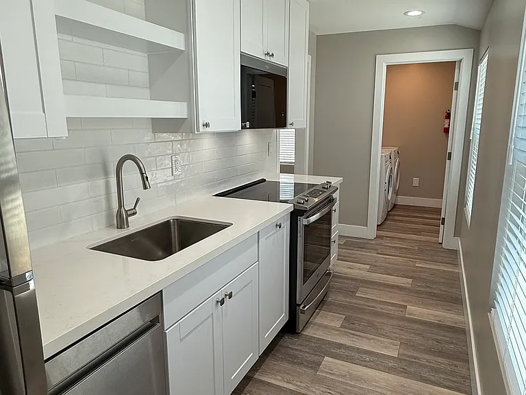 456 Foam St — Photo 7