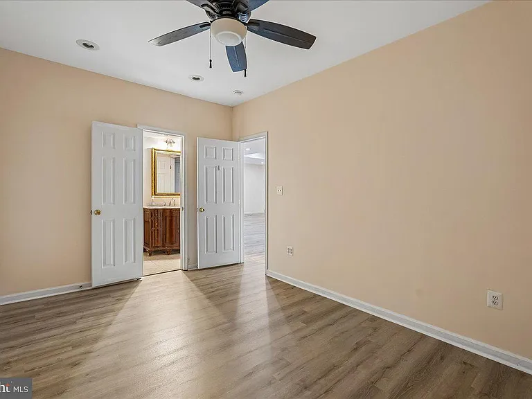 905 Royal Elm Ct — Photo 56